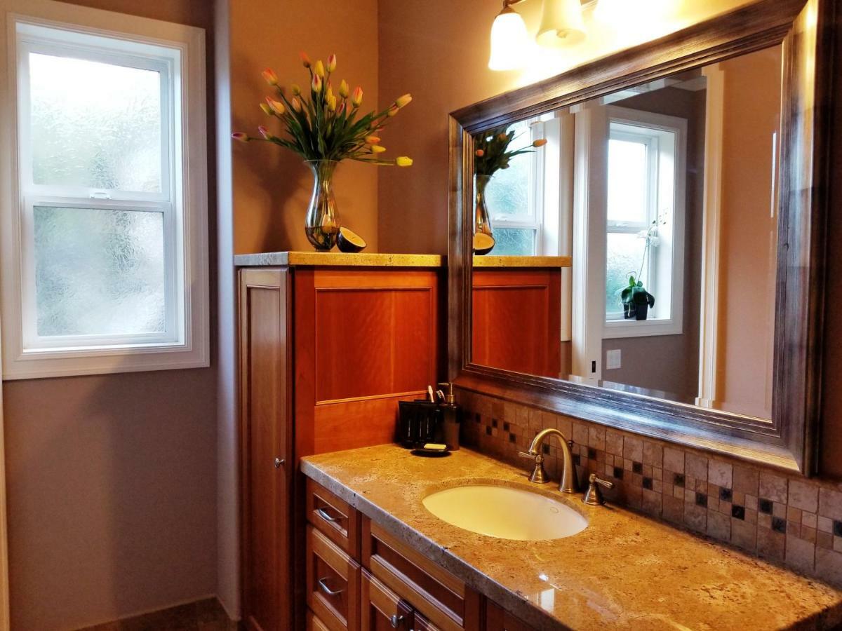 Redondo Waterfront House With A Private Room Federal Way Ngoại thất bức ảnh