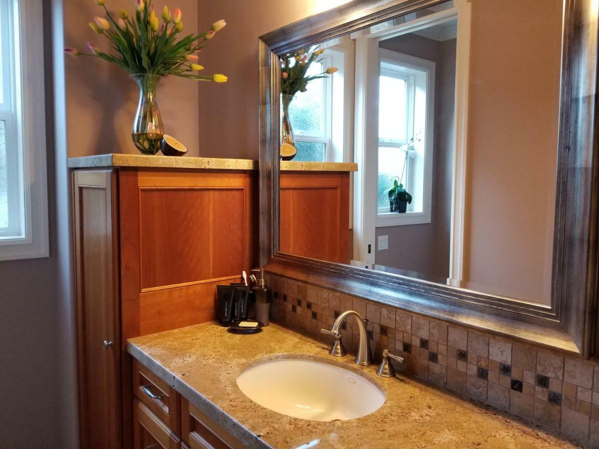 Redondo Waterfront House With A Private Room Federal Way Ngoại thất bức ảnh